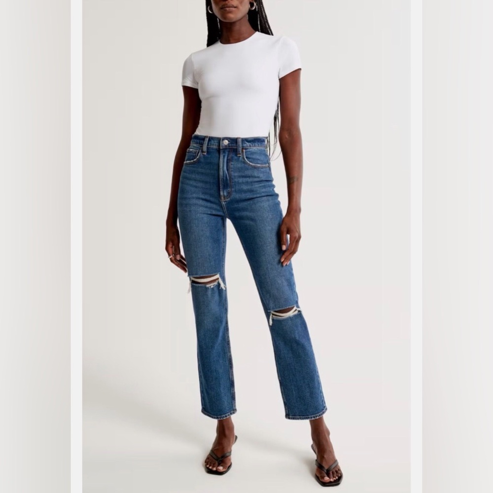 Abercrombie & Fitch Ultra High Rise Ankle Straight Jean - 27